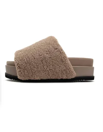 Roam Womens Fuzzy Platform Sandal In Oat