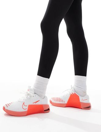 Nike Metcon 9 sneakers in white and pink