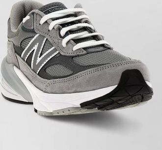 New Balance low-top sneakers