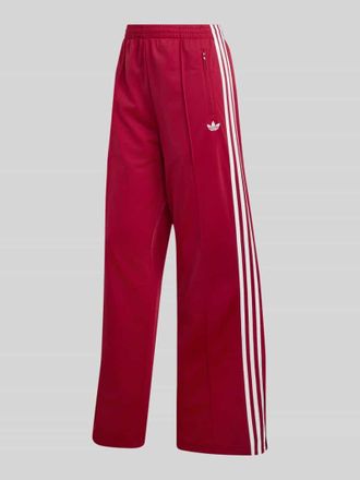 adidas Originals Loose Fit Sweathose mit Kontraststreifen in Rot, Gr&ouml;&szlig;e XS