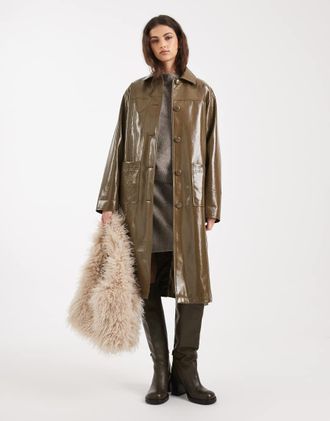 Miss Selfridge Trench in pelle sintetica effetto vinile kaki-Verde