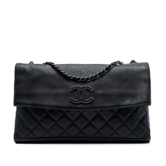 Chanel Black Quilted Calfskin Hamptons Foldover Flap
