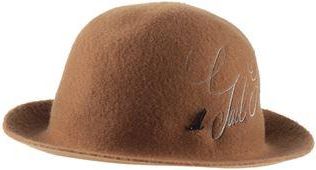 Junya Watanabe ACCESSORIES - Hats sur YOOX.COM