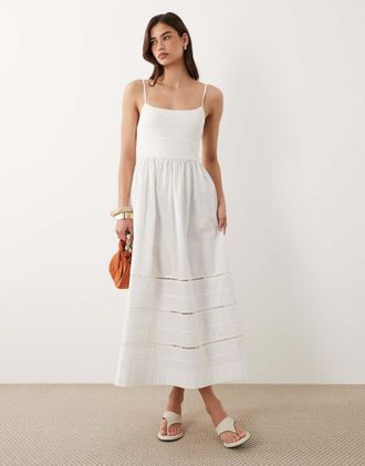 Nobody's Child Goldie - Vestito midi in cotone bianco con spalline sottili e scollo rotondo