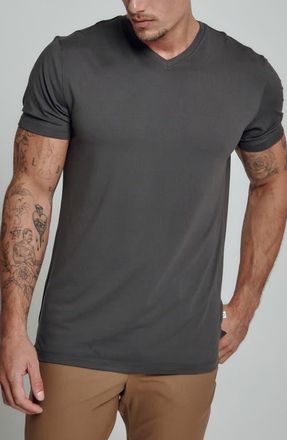 7 Diamonds Core V-Neck T-Shirt in Graphite at Nordstrom, Size Xx-Large