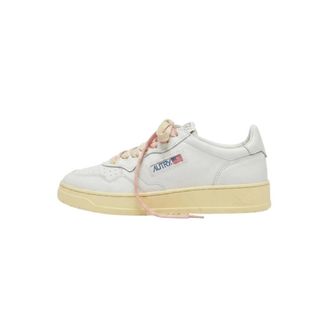 Autry Medalist Low Sneaker - female - Autry - Sneakers - White - 6 UK - Shoes