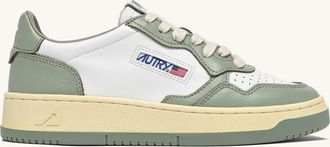 Autry SNEAKERS MEDALIST LOW BICOLOR IN PELLE BIANCA E SEA GRASS