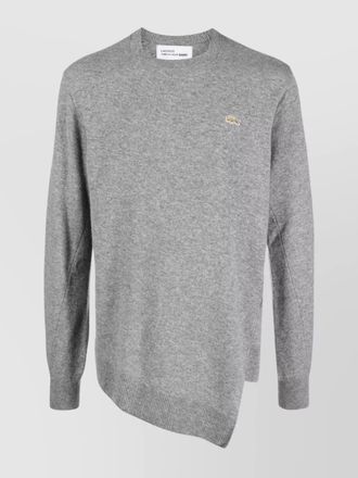 Comme Des Gar&ccedil;ons wool asymmetric-hem logo-patch knitted jumper