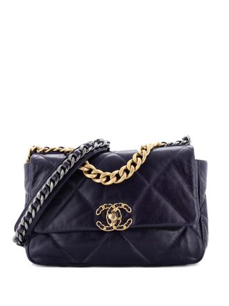 Chanel 19 Flap Bag Quilted Leather Medium crossbody bag - Paars