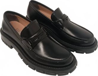 Ferragamo Womens Embossed Logo Leather Loafers In Black