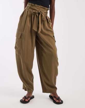 Asos Pantaloni cargo morbidi a palloncino verde oliva con cintura