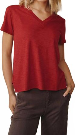 Bella Dahl Side Slit V Neck Tee In Ruby Red