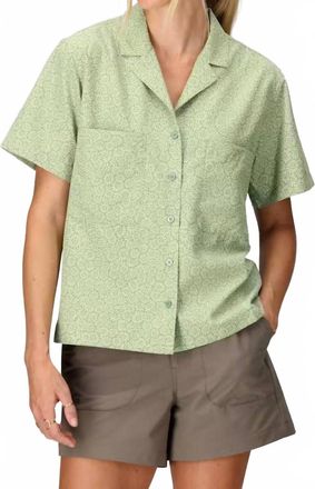 Marmot Airexchange Solarshield Camp Novelty Short Sleeve Shirt In Agate Green Mini Bloom