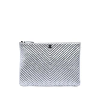 Chanel Pre-owned Clutches, female, Gray, Size: ONE SIZE Pre-owned Quilted Calf Leather Clutch