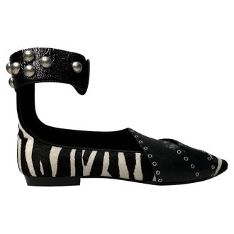 Isabel Marant Isabel Marant Zebra Print Linzy Eyelet Puntige Ballerinas in Dierenprint Kalfsleder