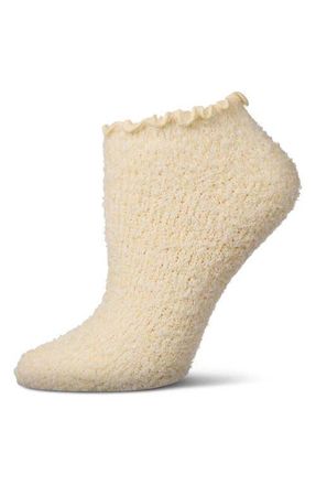 MeMoi Buttersoft Plus Scalloped Edge Ankle Socks in Pale Yellow at Nordstrom, Size 9