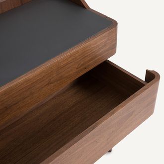 AM.PM Bureau van notenhoutfineer en leer, Junius, ontwerp door Emmanuel Gallina