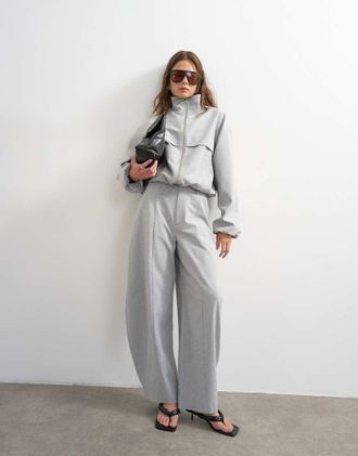 Topshop Pantaloni bombati color grigio chiaro in coordinato