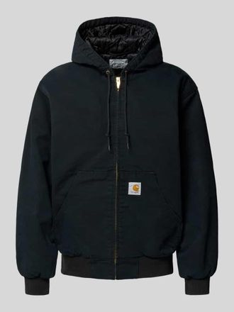 Carhartt Work in Progress Jacke mit K&auml;nguru-Tasche und Label-Detail in Black, Gr&ouml;&szlig;e L