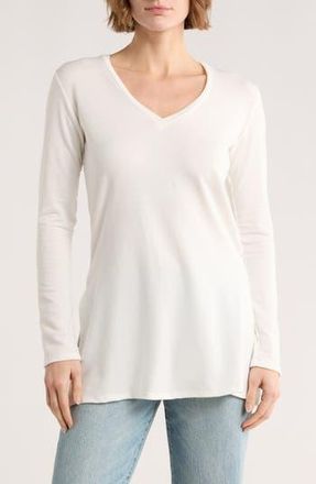 Go Couture V-Neck Tunic Sweater in White at Nordstrom Rack, Size X-Large