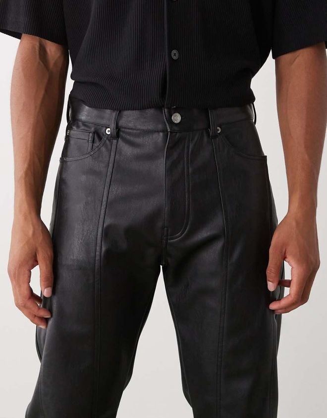 Weekday Pantalon droit en imitation cuir avec fermetures éclair