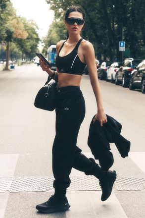 Alo | Accolade Sweatpant in Black, Size: Medium