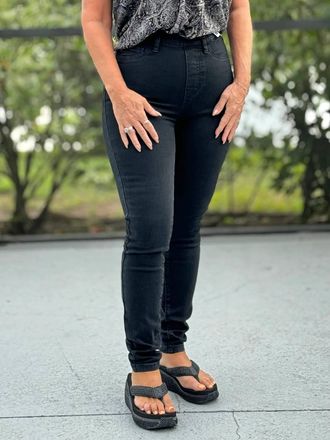 Judy Blue Simply Sleek Jeggings In Black