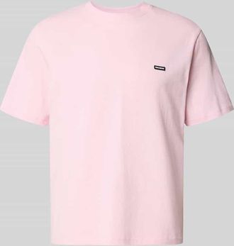 Review T-Shirt mit Label-Patch und Rundhalsausschnitt in Fuchsia, Gr&ouml;&szlig;e XXL