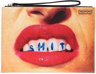 SELETTI WEARS TOILETPAPER Shit