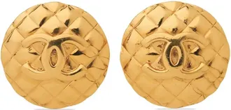 Chanel 1980s Repeat logo clip-on earrings - women - Gold Plated - One Size