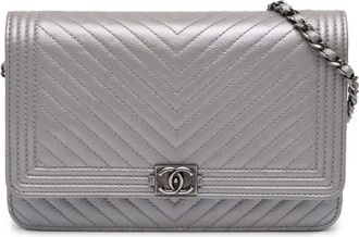 Chanel Borsa a tracolla CC Boy in pelle Caviar trapuntata e metalizzata con catena 2016-2017 - Argento