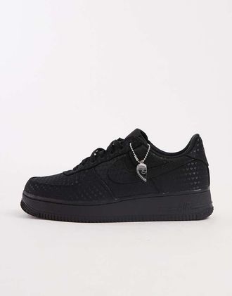 Nike Air Force 1 07 - Sneakers nere con cuori ricamati-Nero