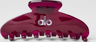 Alo | 90s Claw Clip in Burgundy Clear Red