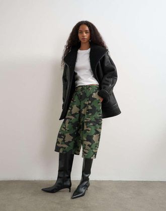Topshop pantaloncini cargo lunghi mimetici-Multicolore
