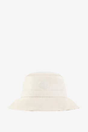 Moncler Nylon-Fischerhut mit Ton-in-Ton-Hahnen-Patch