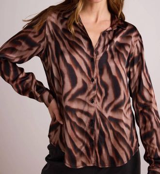 Bella Dahl Clean Long Sleeve Shirt In Hazy Woodland Print