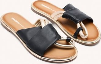 Gioseppo Womens Whately Flat Sandal In Black