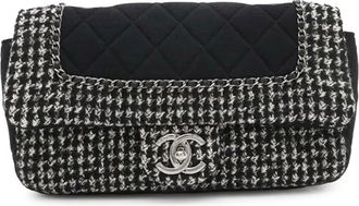 Chanel Borsa a spalla media trapuntata in tweed e jersey con battente e catena 2014-2015 - Nero
