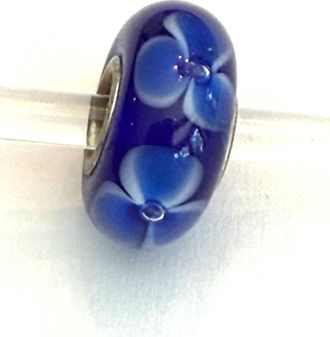 Trollbeads Womens Universal Charm Bead In Unique Navy/white/blue Flowers Bead