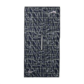 Nike Caddy Golf Towel in Green | N1013741-911