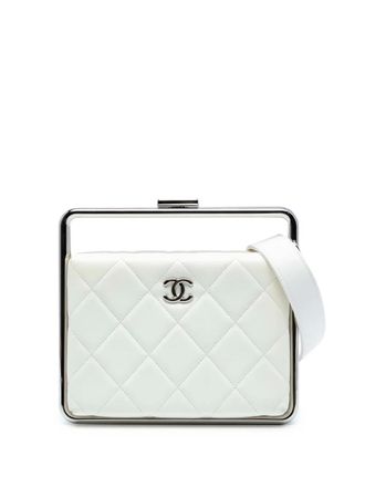Chanel 2019 Quilted Lambskin Metal Bar Convertible Clutch satchel - women - Lambskin - One Size - White