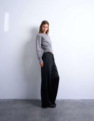 Topshop Pantaloni a fondo ampio allacciati in vita neri in raso con pinces-Nero