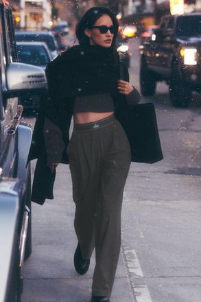 Alo | Suit Up Trouser (Regular) in Anthracite Grey, Size: Medium