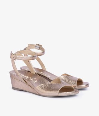 Pedro Garcia Metallic cervo wedge sandal | Wamika | Fall-winter 26 |