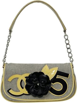 Chanel Pre-owned Shoulder Bags, female, Black, Size: ONE SIZE Pre-owned Floral Applique Shoulder Bag with Chain Strap