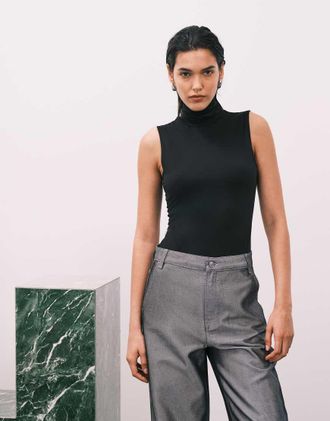 Good American Body modellante impalpabile senza maniche accollato nero