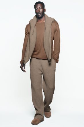 Alo | Waffle Chenille Edition Straight Leg Pants in Gravel, Size: Medium