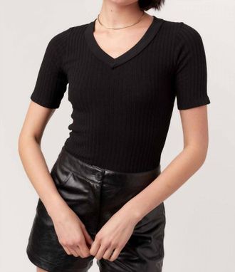 Bloomingdale's Brooks Heathered Elbow Sleeve V Neck Tee In Black