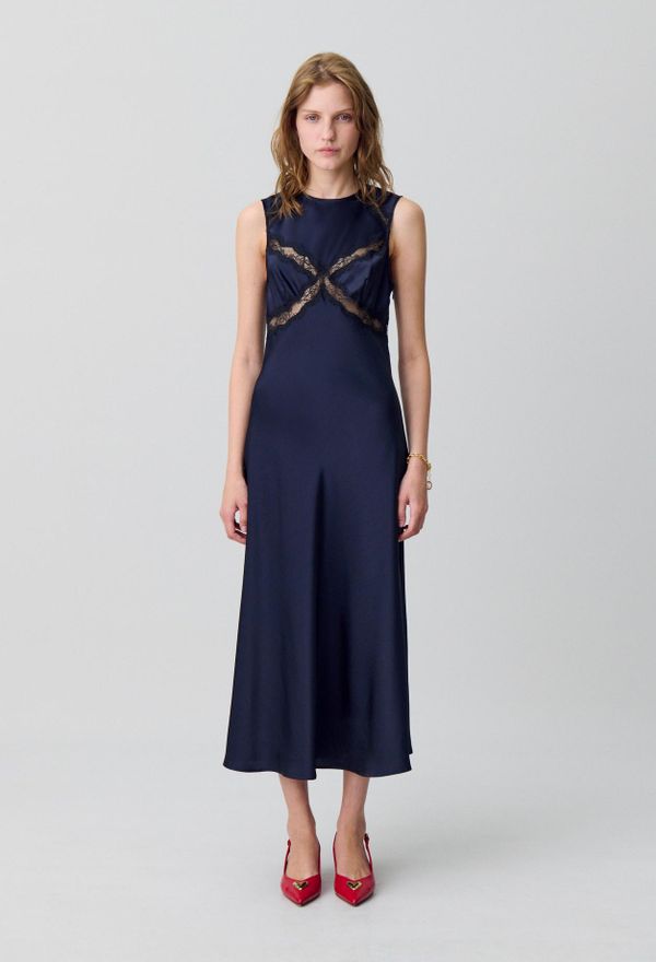 Robe longue satin dentelle