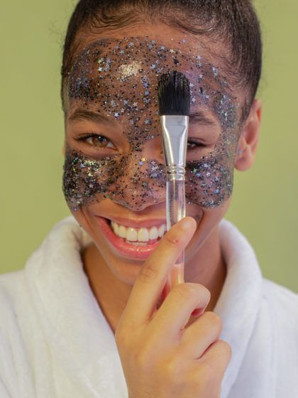 Mit diesem crazy Gerät kann man jetzt selbst Gel-Sheetmasken herstellen